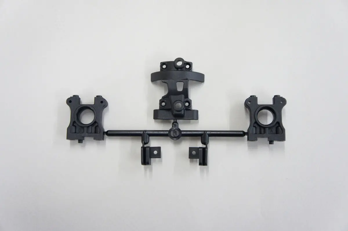 Mugen E2101 Center Differential Mount Set 1