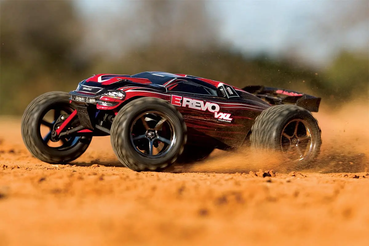 Traxxas 71076 1/16 Revo(Store Only) 1