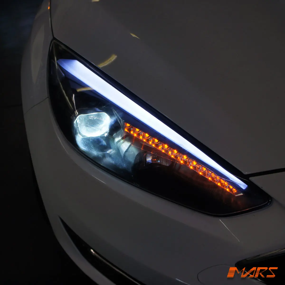 Black 3D Led Drl Day-Time Projector Head Lights With Led Indicators For Ford Focus Lz 2015-2018 1