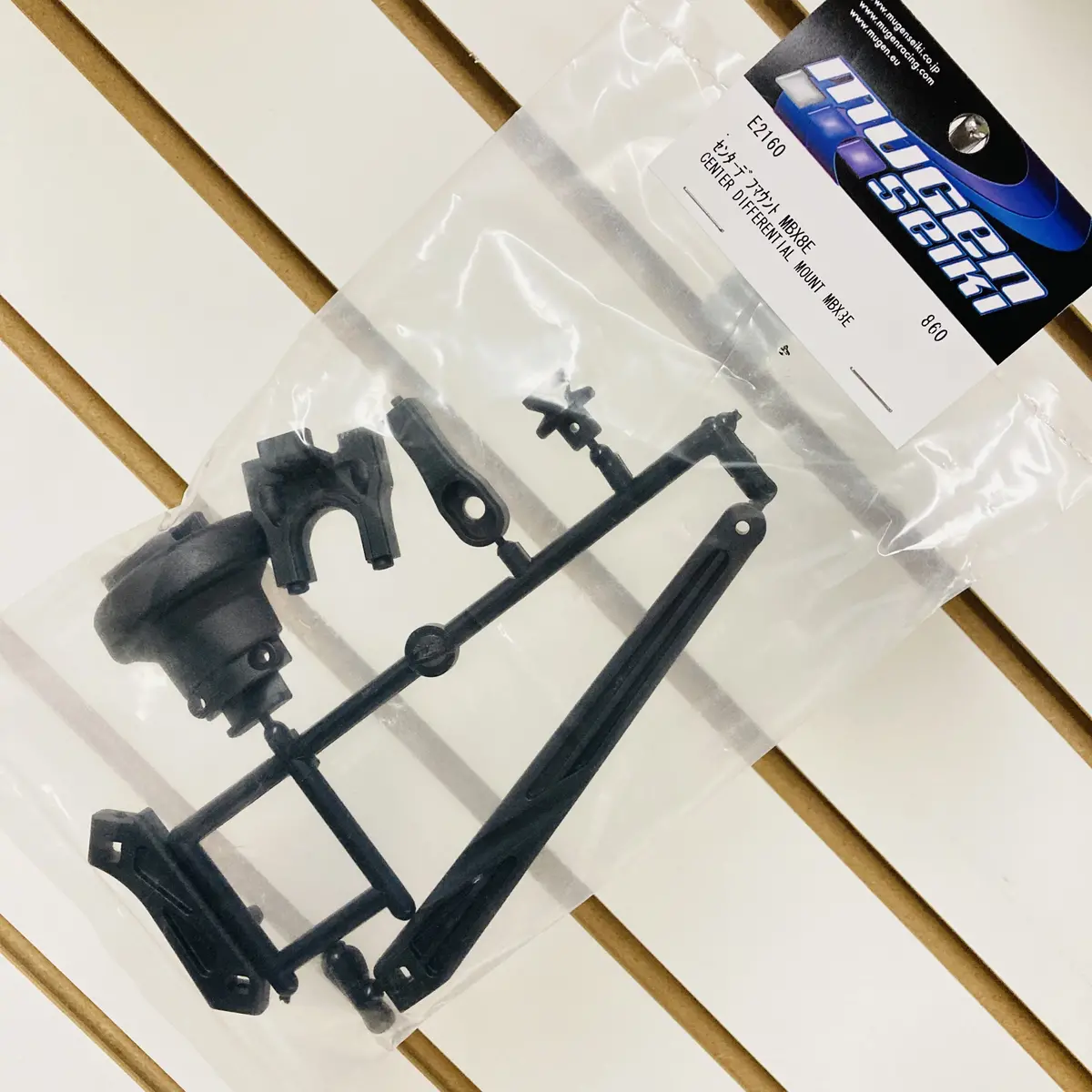 Mugen Seiki E2160  Center Diff Mount & Chassis Braces: X8e 1