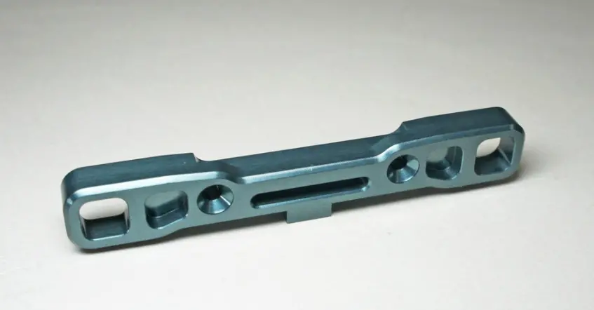 Mugen Seiki E2187 Alum Rear Lower Arm Mount (R): X8tr/8Tre 1