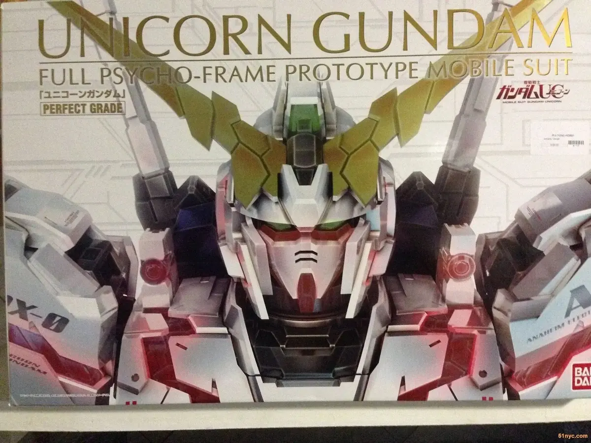 Bandai 194365 1/60 Unicorn Gundam 1