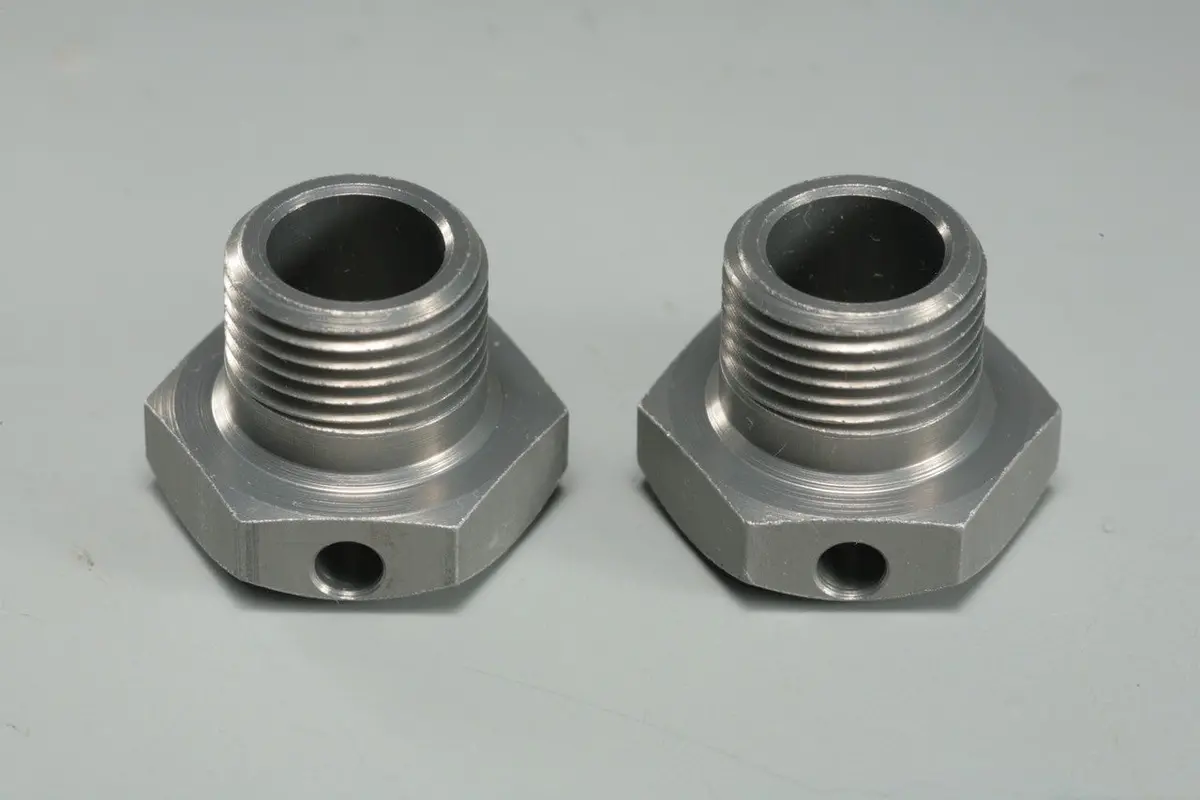 Mugen E0240a 1Mm Wide Offset Wheel Hubs 1
