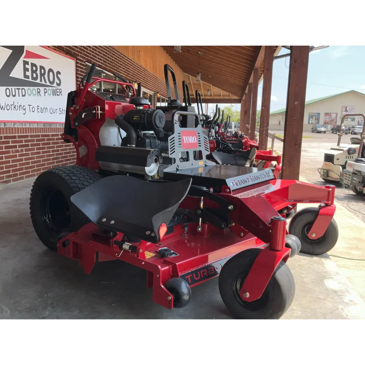 New Toro Grandstand Hdx 72” Stand On Mower 1