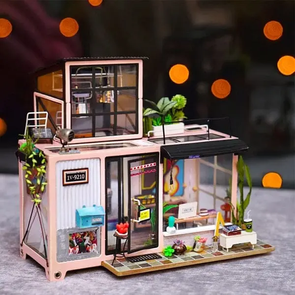 Roedg13 Diy House; Kevin's Studio 1